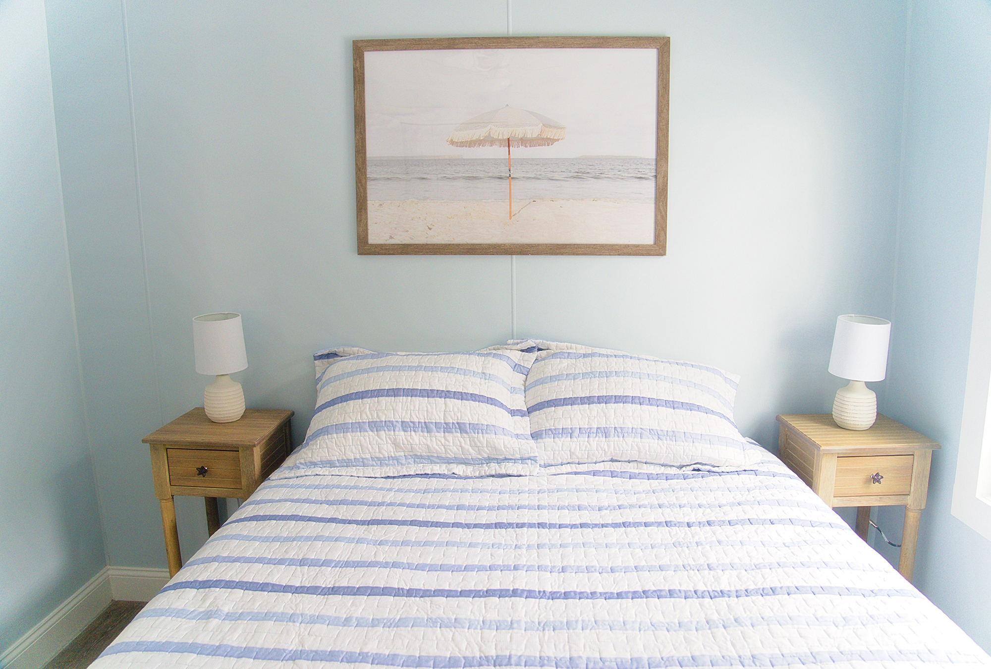 Bedroom with Queen
