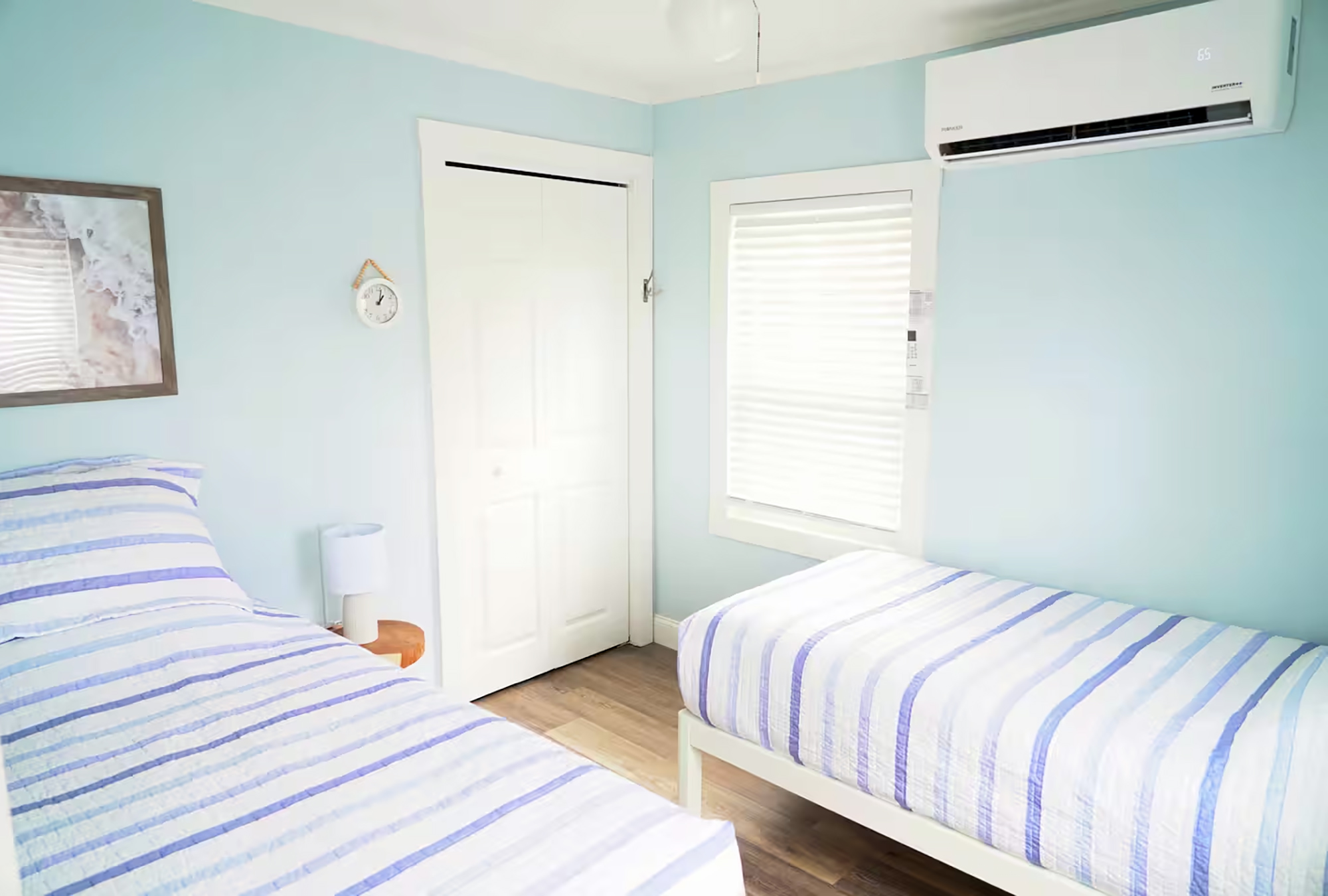 Bedroom with two Twin Beds